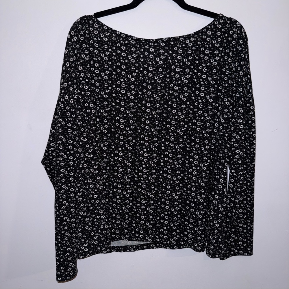 Alredine by Bailey’s Blossoms women’s size XL long sleeve black white floral top - Picture 2 of 3